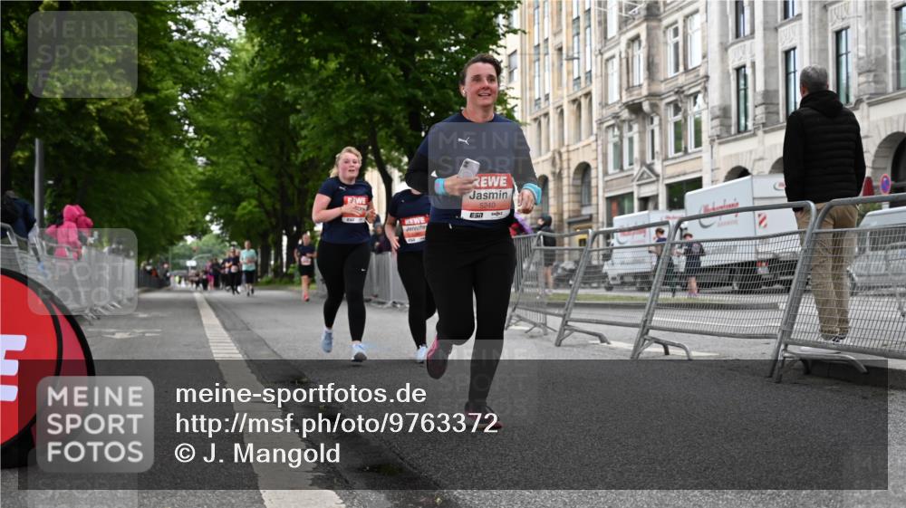 14.06.2026 - REWE Women's Run J. Mangold http://msf.ph/oto/9763372 14.06.2026 11:09:59 Ziel 5211, 5240, 5301, 5787, 5788, 5961 meine-sportfotos.de