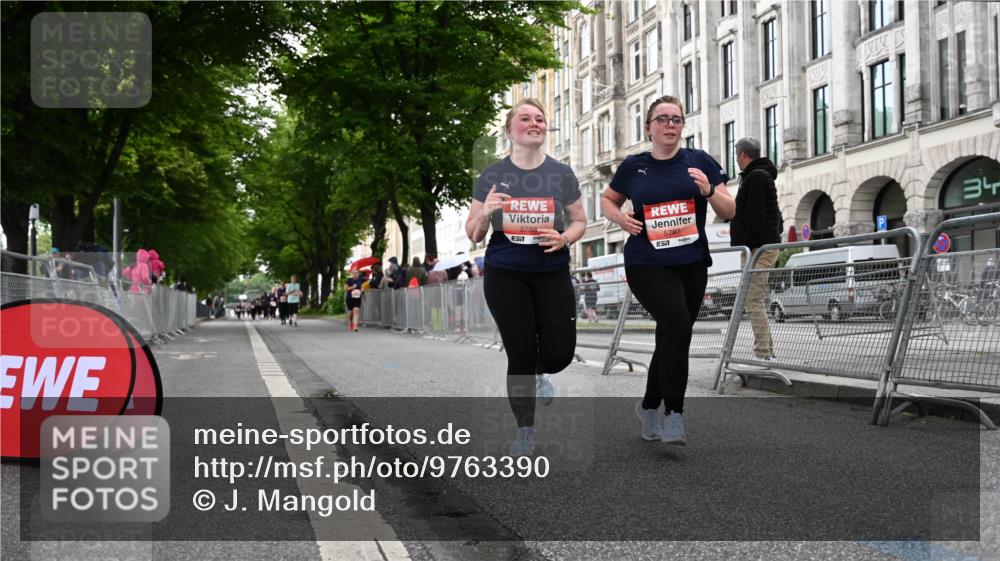 14.06.2026 - REWE Women's Run J. Mangold http://msf.ph/oto/9763390 14.06.2026 11:10:01 Ziel 5240, 5787, 5788, 5961 meine-sportfotos.de