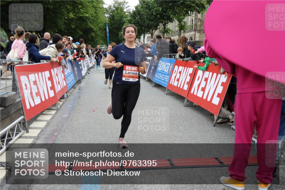 14.06.2026 - REWE Women's Run Strokosch-Dieckow http://msf.ph/oto/9763395 14.06.2026 10:57:41 Ziel 5202, 5255, 5280, 5381, 5396, 5499, 5712, 5778, 5904, 5924 meine-sportfotos.de