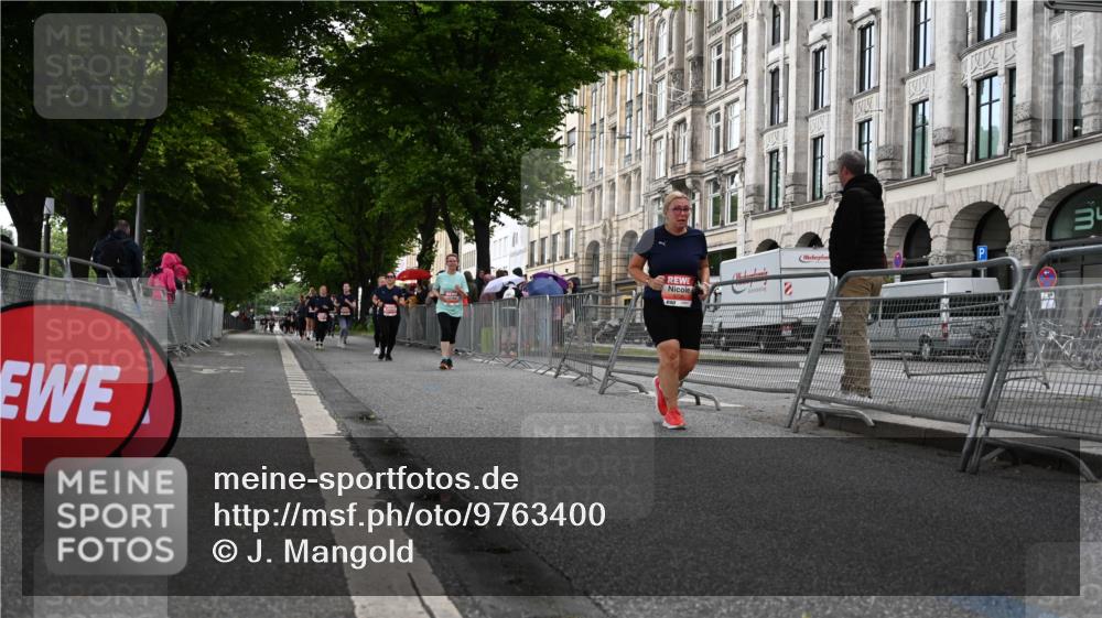 14.06.2026 - REWE Women's Run J. Mangold http://msf.ph/oto/9763400 14.06.2026 11:10:11 Ziel 5236 meine-sportfotos.de