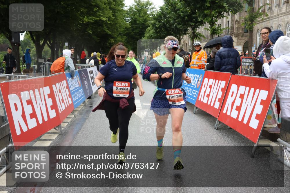 14.06.2026 - REWE Women's Run Strokosch-Dieckow http://msf.ph/oto/9763427 14.06.2026 11:12:01 Ziel 5080, 5081, 5082, 5148, 5265, 5362, 5663, 5730 meine-sportfotos.de