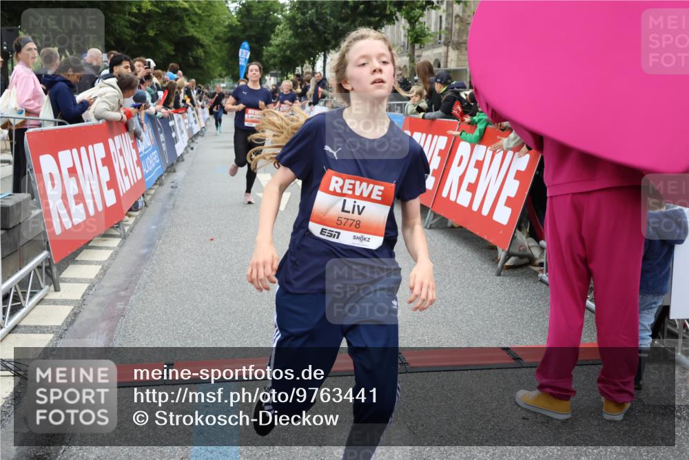 14.06.2026 - REWE Women's Run Strokosch-Dieckow http://msf.ph/oto/9763441 14.06.2026 10:57:39 Ziel 5202, 5228, 5255, 5280, 5381, 5396, 5499, 5712, 5778, 5904, 5924 meine-sportfotos.de