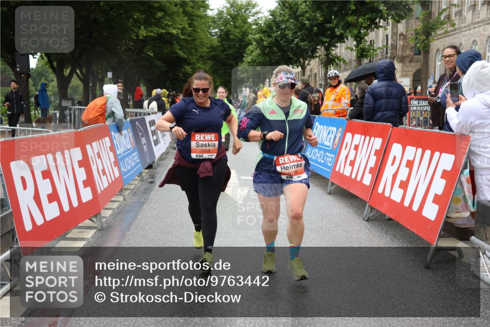 14.06.2026 - REWE Women's Run Strokosch-Dieckow http://msf.ph/oto/9763442 14.06.2026 11:12:01 Ziel 5080, 5081, 5082, 5148, 5265, 5362, 5663, 5730 meine-sportfotos.de