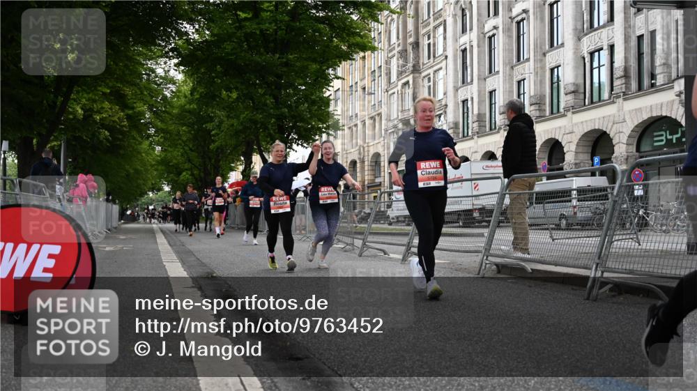 14.06.2026 - REWE Women's Run J. Mangold http://msf.ph/oto/9763452 14.06.2026 11:10:20 Ziel 5005, 5028, 5724, 5830, 5831 meine-sportfotos.de
