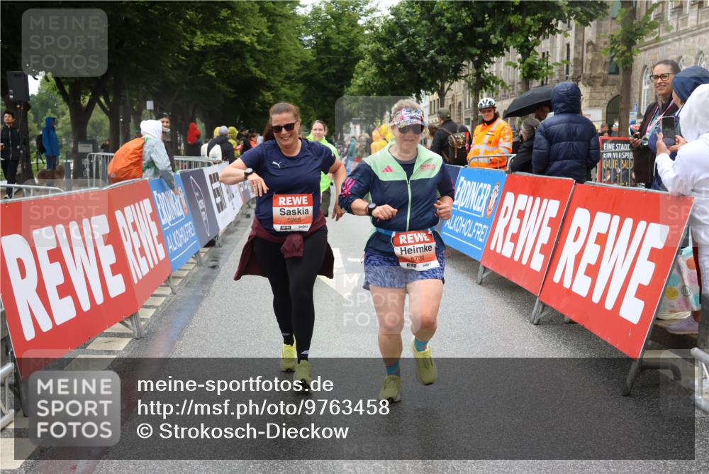 14.06.2026 - REWE Women's Run Strokosch-Dieckow http://msf.ph/oto/9763458 14.06.2026 11:12:01 Ziel 5080, 5081, 5082, 5148, 5265, 5362, 5663, 5730 meine-sportfotos.de