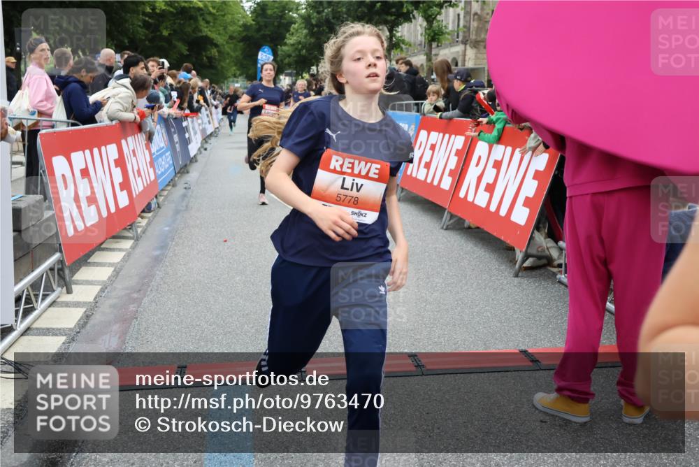 14.06.2026 - REWE Women's Run Strokosch-Dieckow http://msf.ph/oto/9763470 14.06.2026 10:57:39 Ziel 5202, 5228, 5255, 5280, 5381, 5396, 5499, 5712, 5778, 5904, 5924 meine-sportfotos.de