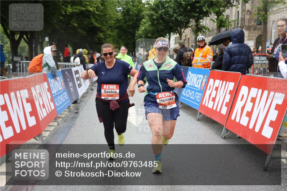 14.06.2026 - REWE Women's Run Strokosch-Dieckow http://msf.ph/oto/9763485 14.06.2026 11:12:01 Ziel 5080, 5081, 5082, 5148, 5265, 5362, 5663, 5730 meine-sportfotos.de