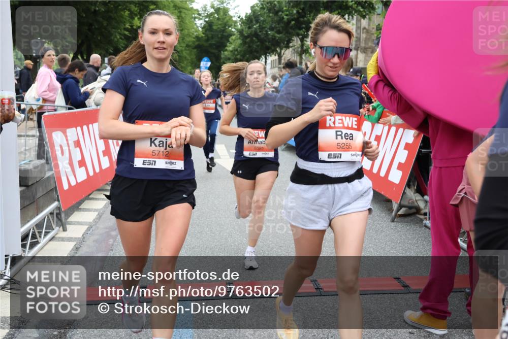 14.06.2026 - REWE Women's Run Strokosch-Dieckow http://msf.ph/oto/9763502 14.06.2026 10:57:37 Ziel 5202, 5228, 5255, 5280, 5381, 5499, 5712, 5778, 5806, 5924 meine-sportfotos.de