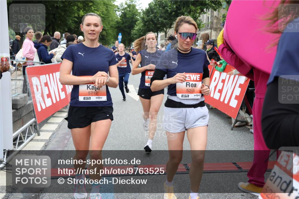 14.06.2026 - REWE Women's Run Strokosch-Dieckow http://msf.ph/oto/9763525 14.06.2026 10:57:37 Ziel 5202, 5228, 5255, 5280, 5381, 5499, 5712, 5778, 5806, 5924 meine-sportfotos.de