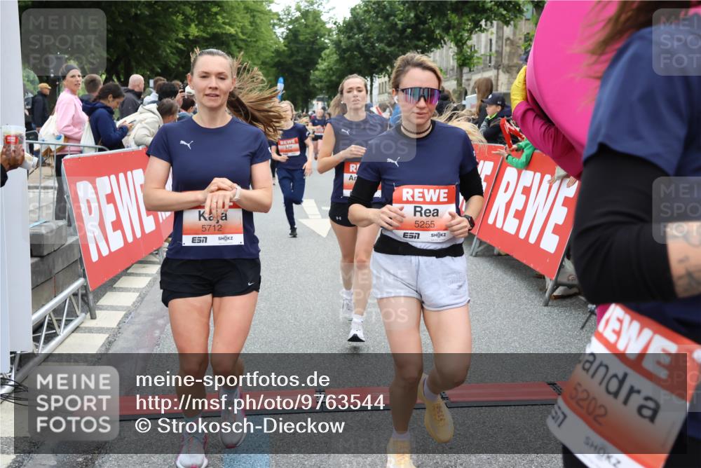 14.06.2026 - REWE Women's Run Strokosch-Dieckow http://msf.ph/oto/9763544 14.06.2026 10:57:37 Ziel 5202, 5228, 5255, 5280, 5381, 5499, 5712, 5778, 5806, 5924 meine-sportfotos.de
