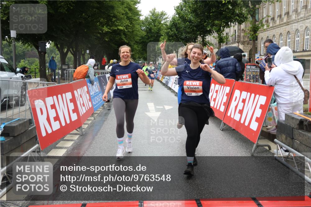 14.06.2026 - REWE Women's Run Strokosch-Dieckow http://msf.ph/oto/9763548 14.06.2026 11:11:55 Ziel 5080, 5081, 5082, 5148, 5663 meine-sportfotos.de