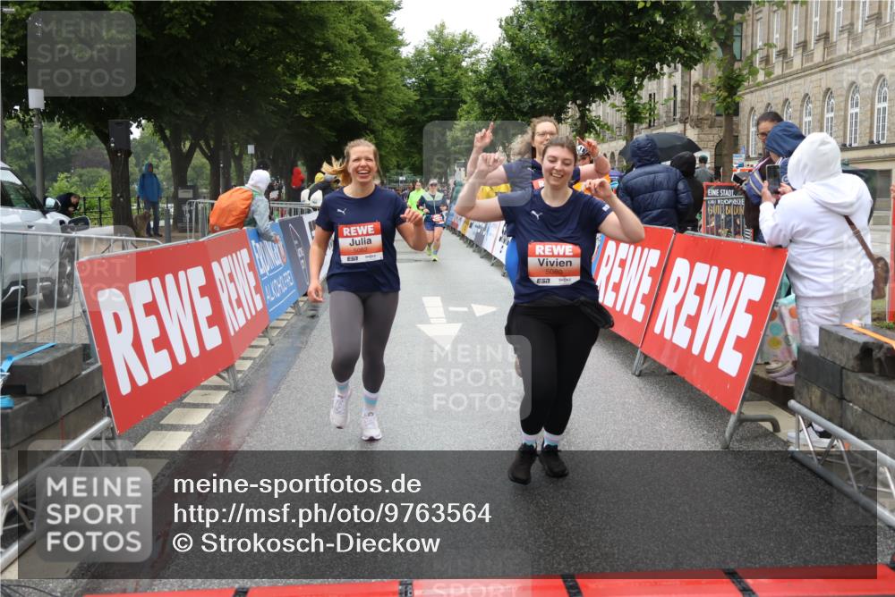 14.06.2026 - REWE Women's Run Strokosch-Dieckow http://msf.ph/oto/9763564 14.06.2026 11:11:55 Ziel 5080, 5081, 5082, 5148, 5663 meine-sportfotos.de