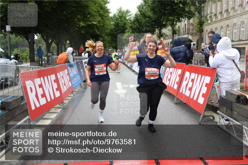 14.06.2026 - REWE Women's Run Strokosch-Dieckow http://msf.ph/oto/9763581 14.06.2026 11:11:55 Ziel 5080, 5081, 5082, 5148, 5663 meine-sportfotos.de