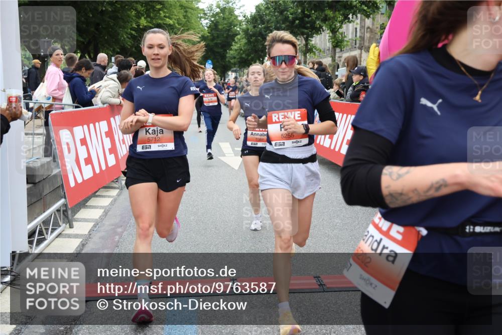 14.06.2026 - REWE Women's Run Strokosch-Dieckow http://msf.ph/oto/9763587 14.06.2026 10:57:37 Ziel 5202, 5228, 5255, 5280, 5381, 5499, 5712, 5778, 5806, 5924 meine-sportfotos.de