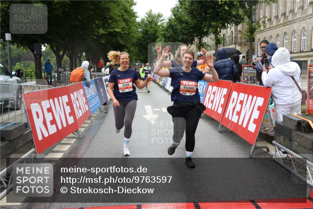 14.06.2026 - REWE Women's Run Strokosch-Dieckow http://msf.ph/oto/9763597 14.06.2026 11:11:55 Ziel 5080, 5081, 5082, 5148, 5663 meine-sportfotos.de