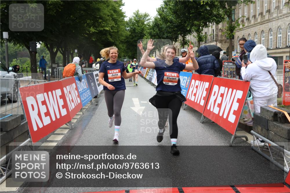 14.06.2026 - REWE Women's Run Strokosch-Dieckow http://msf.ph/oto/9763613 14.06.2026 11:11:55 Ziel 5080, 5081, 5082, 5148, 5663 meine-sportfotos.de