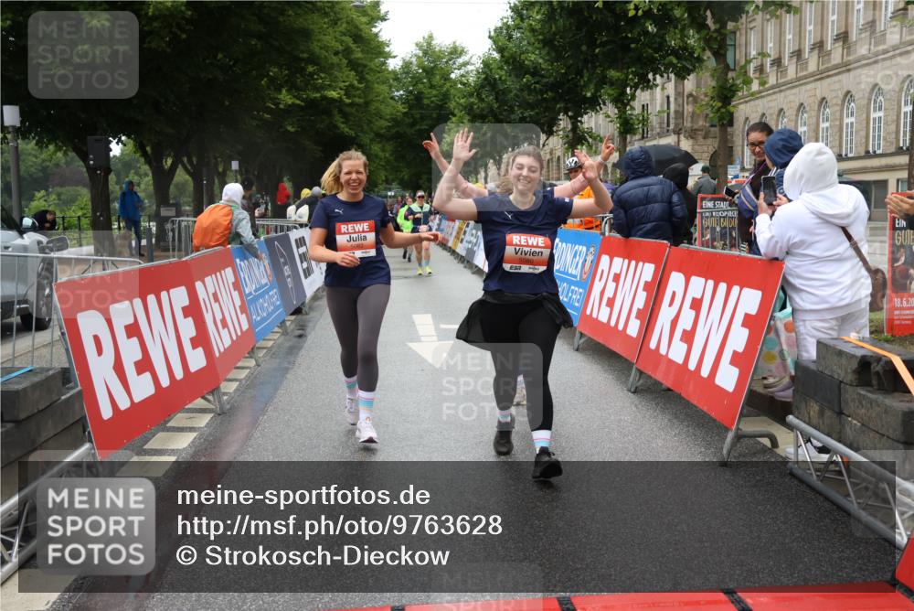 14.06.2026 - REWE Women's Run Strokosch-Dieckow http://msf.ph/oto/9763628 14.06.2026 11:11:55 Ziel 5080, 5081, 5082, 5148, 5663 meine-sportfotos.de