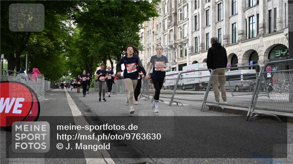 14.06.2026 - REWE Women's Run J. Mangold http://msf.ph/oto/9763630 14.06.2026 11:10:39 Ziel 5554, 5606, 5617, 5879, 5915 meine-sportfotos.de
