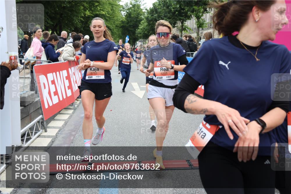 14.06.2026 - REWE Women's Run Strokosch-Dieckow http://msf.ph/oto/9763632 14.06.2026 10:57:37 Ziel 5202, 5228, 5255, 5280, 5381, 5499, 5712, 5778, 5806, 5924 meine-sportfotos.de