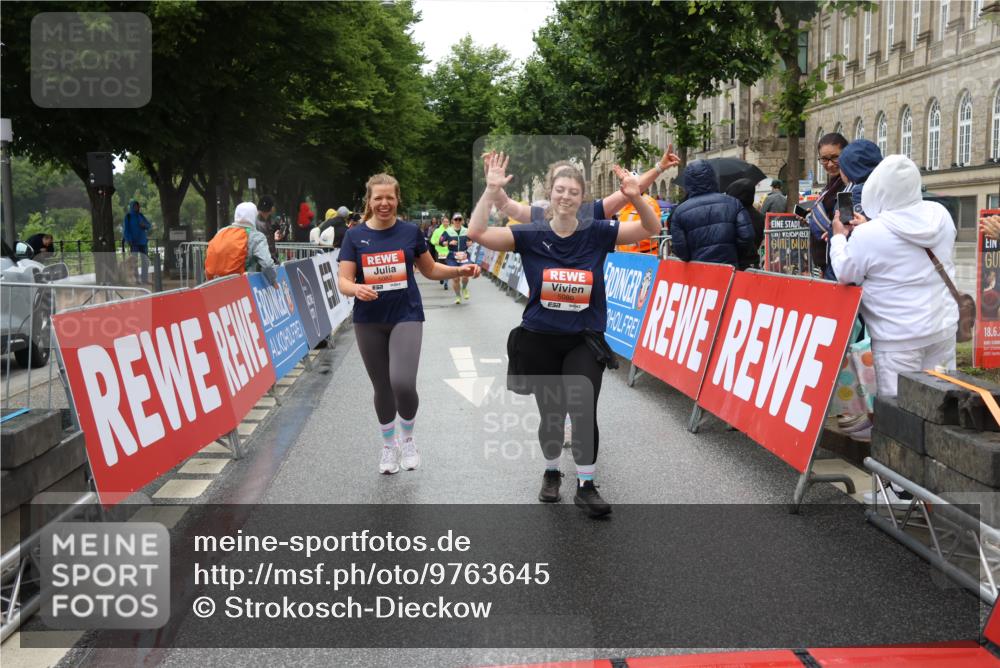 14.06.2026 - REWE Women's Run Strokosch-Dieckow http://msf.ph/oto/9763645 14.06.2026 11:11:55 Ziel 5080, 5081, 5082, 5148, 5663 meine-sportfotos.de