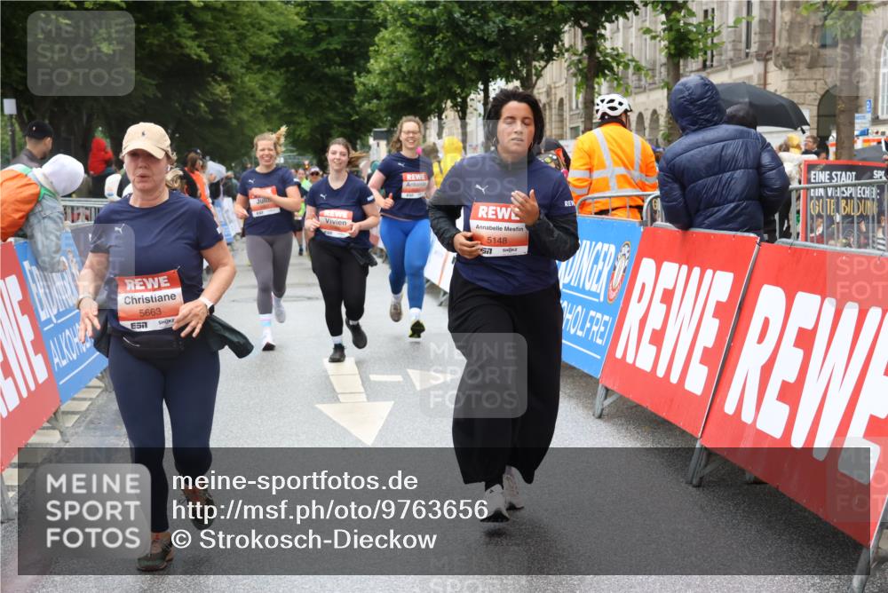 14.06.2026 - REWE Women's Run Strokosch-Dieckow http://msf.ph/oto/9763656 14.06.2026 11:11:52 Ziel 5080, 5081, 5082, 5148, 5663 meine-sportfotos.de