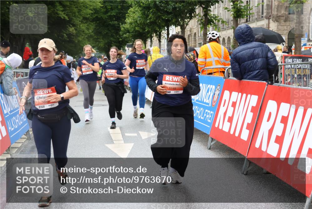 14.06.2026 - REWE Women's Run Strokosch-Dieckow http://msf.ph/oto/9763670 14.06.2026 11:11:52 Ziel 5080, 5081, 5082, 5148, 5663 meine-sportfotos.de
