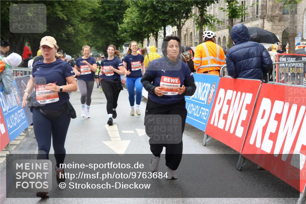 14.06.2026 - REWE Women's Run Strokosch-Dieckow http://msf.ph/oto/9763684 14.06.2026 11:11:52 Ziel 5080, 5081, 5082, 5148, 5663 meine-sportfotos.de