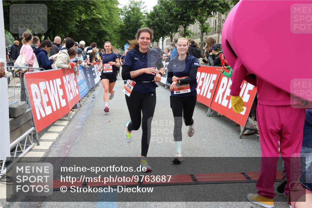 14.06.2026 - REWE Women's Run Strokosch-Dieckow http://msf.ph/oto/9763687 14.06.2026 10:57:36 Ziel 5202, 5228, 5255, 5381, 5499, 5712, 5778, 5806, 5924 meine-sportfotos.de