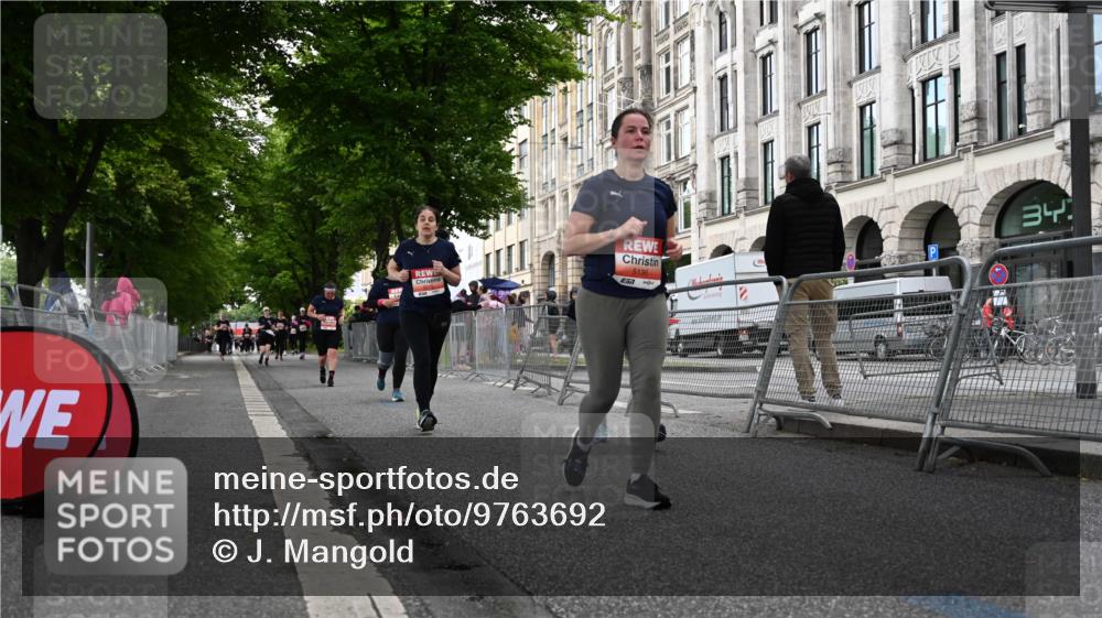 14.06.2026 - REWE Women's Run J. Mangold http://msf.ph/oto/9763692 14.06.2026 11:10:44 Ziel 5136, 5275, 5554, 5575, 5617, 5915, 6027 meine-sportfotos.de