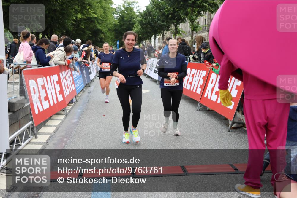 14.06.2026 - REWE Women's Run Strokosch-Dieckow http://msf.ph/oto/9763761 14.06.2026 10:57:36 Ziel 5202, 5228, 5255, 5381, 5499, 5712, 5778, 5806, 5924 meine-sportfotos.de