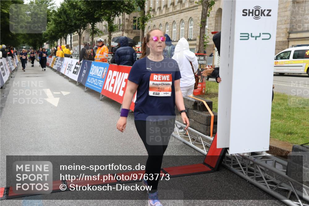 14.06.2026 - REWE Women's Run Strokosch-Dieckow http://msf.ph/oto/9763773 14.06.2026 11:11:43 Ziel 5040, 5042, 5043, 5162, 5632 meine-sportfotos.de
