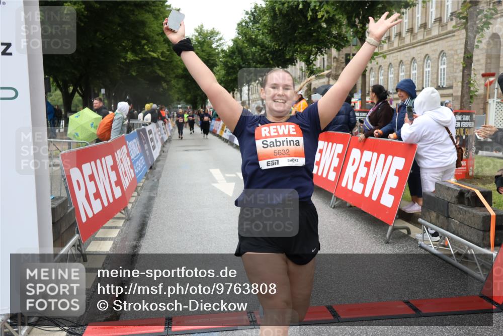 14.06.2026 - REWE Women's Run Strokosch-Dieckow http://msf.ph/oto/9763808 14.06.2026 11:11:42 Ziel 5040, 5042, 5043, 5162, 5632 meine-sportfotos.de
