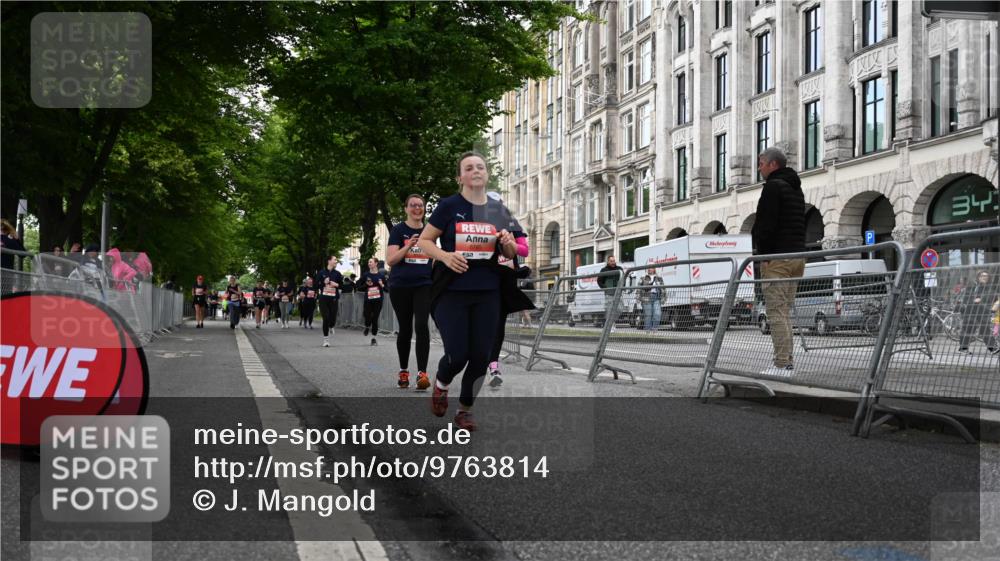 14.06.2026 - REWE Women's Run J. Mangold http://msf.ph/oto/9763814 14.06.2026 11:10:59 Ziel 5165, 5267, 5324, 6022, 6068 meine-sportfotos.de