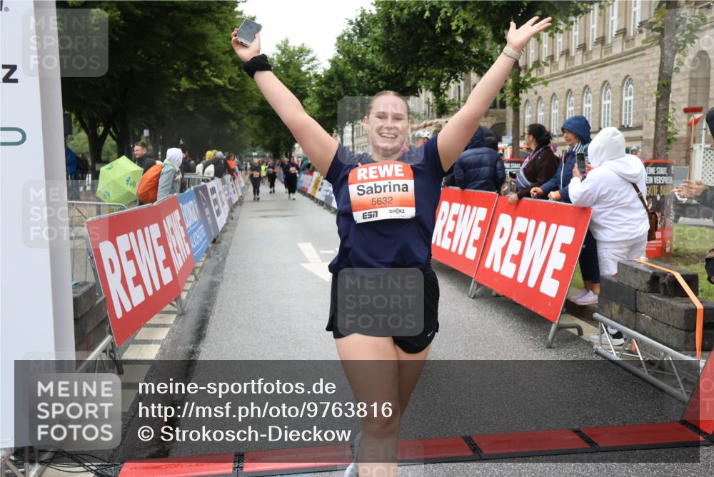14.06.2026 - REWE Women's Run Strokosch-Dieckow http://msf.ph/oto/9763816 14.06.2026 11:11:42 Ziel 5040, 5042, 5043, 5162, 5632 meine-sportfotos.de