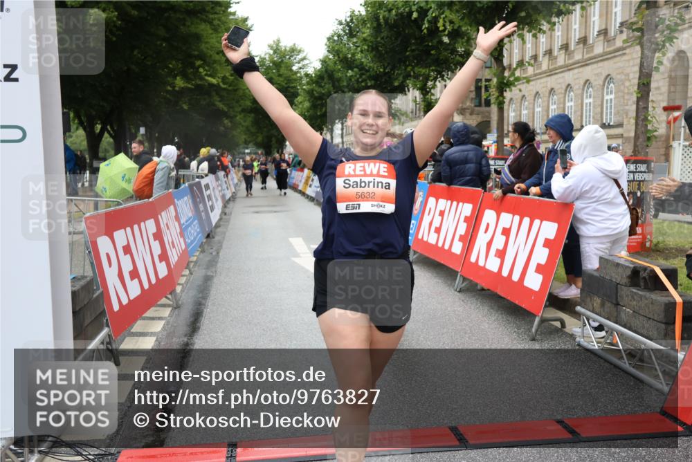 14.06.2026 - REWE Women's Run Strokosch-Dieckow http://msf.ph/oto/9763827 14.06.2026 11:11:42 Ziel 5040, 5042, 5043, 5162, 5632 meine-sportfotos.de