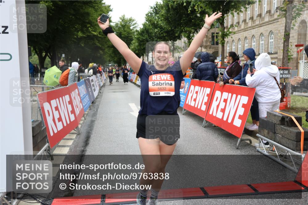 14.06.2026 - REWE Women's Run Strokosch-Dieckow http://msf.ph/oto/9763838 14.06.2026 11:11:42 Ziel 5040, 5042, 5043, 5162, 5632 meine-sportfotos.de