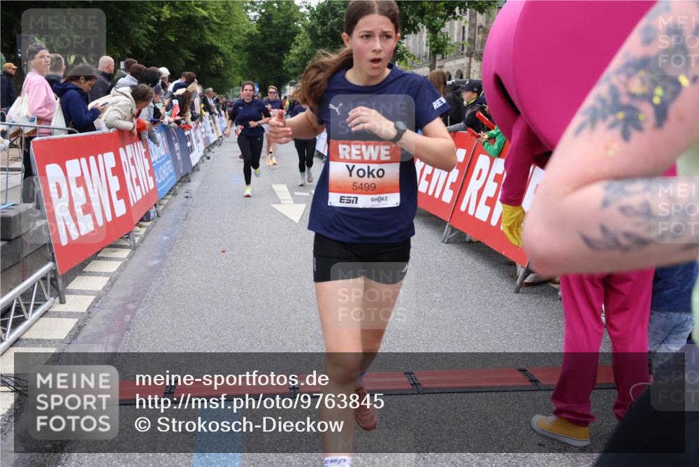 14.06.2026 - REWE Women's Run Strokosch-Dieckow http://msf.ph/oto/9763845 14.06.2026 10:57:33 Ziel 5202, 5228, 5255, 5381, 5499, 5712, 5806, 5913, 5924 meine-sportfotos.de