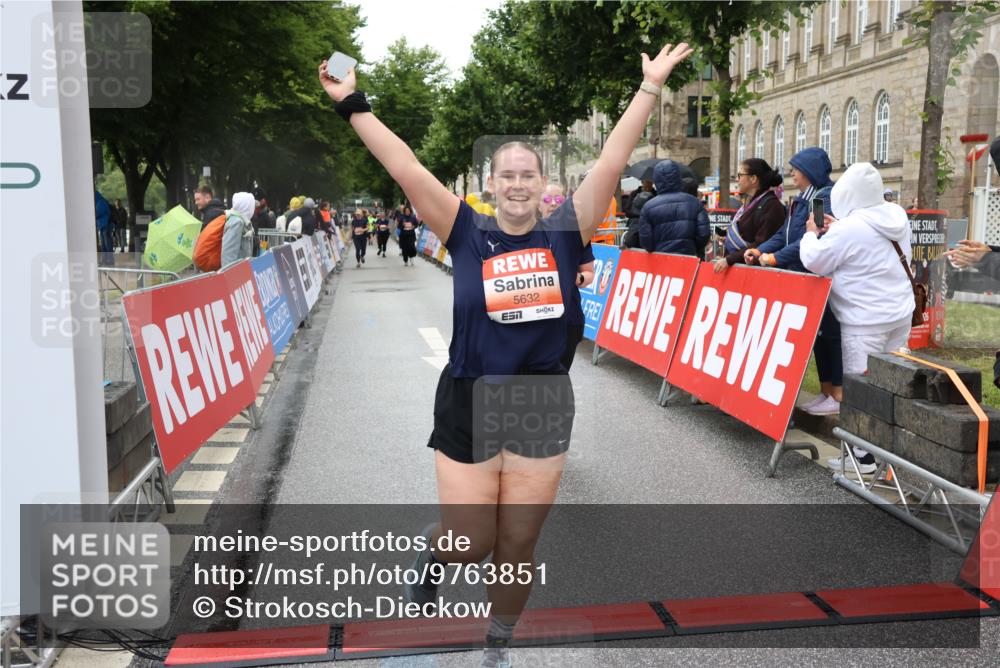 14.06.2026 - REWE Women's Run Strokosch-Dieckow http://msf.ph/oto/9763851 14.06.2026 11:11:42 Ziel 5040, 5042, 5043, 5162, 5632 meine-sportfotos.de