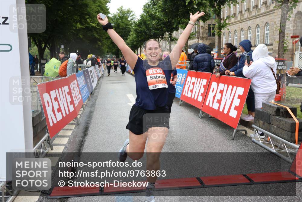 14.06.2026 - REWE Women's Run Strokosch-Dieckow http://msf.ph/oto/9763863 14.06.2026 11:11:42 Ziel 5040, 5042, 5043, 5162, 5632 meine-sportfotos.de
