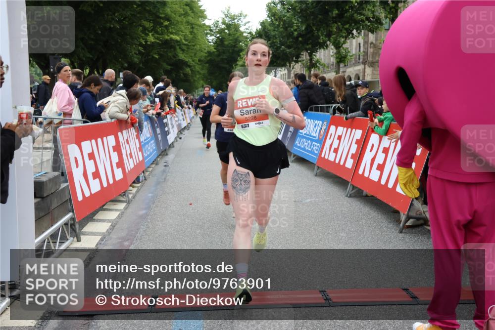 14.06.2026 - REWE Women's Run Strokosch-Dieckow http://msf.ph/oto/9763901 14.06.2026 10:57:32 Ziel 5006, 5202, 5228, 5499, 5753, 5806, 5913, 5924, 5933 meine-sportfotos.de