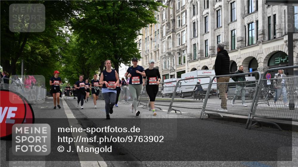 14.06.2026 - REWE Women's Run J. Mangold http://msf.ph/oto/9763902 14.06.2026 11:11:09 Ziel 5040, 5042, 5043, 5162, 5267, 5323, 5342, 5708, 5717 meine-sportfotos.de
