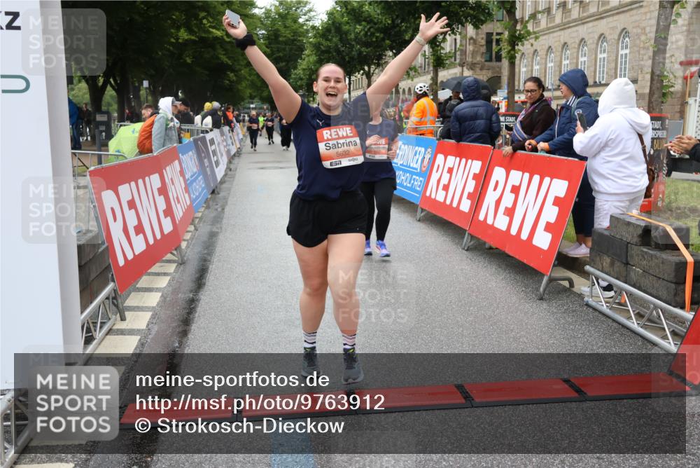 14.06.2026 - REWE Women's Run Strokosch-Dieckow http://msf.ph/oto/9763912 14.06.2026 11:11:41 Ziel 5040, 5042, 5043, 5162, 5632 meine-sportfotos.de