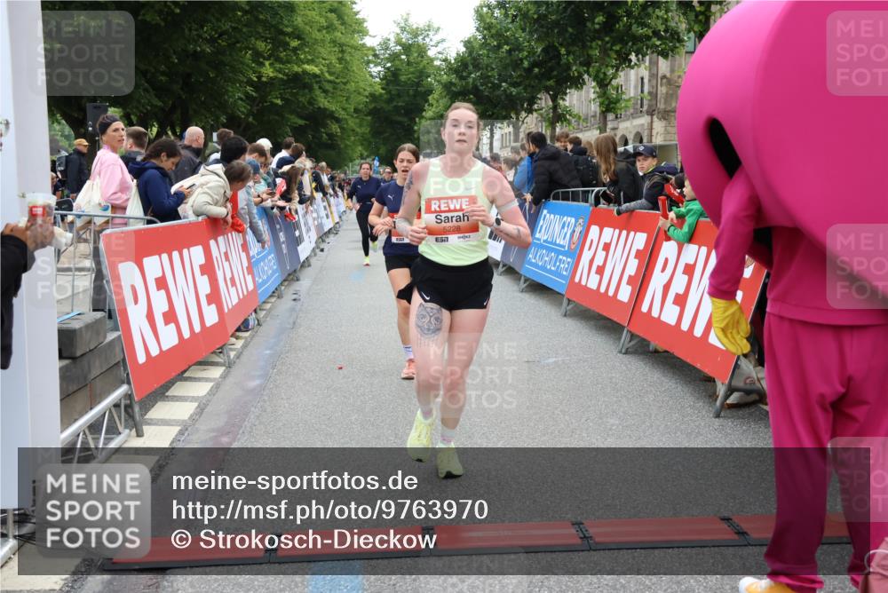 14.06.2026 - REWE Women's Run Strokosch-Dieckow http://msf.ph/oto/9763970 14.06.2026 10:57:32 Ziel 5006, 5202, 5228, 5499, 5753, 5806, 5913, 5924, 5933 meine-sportfotos.de