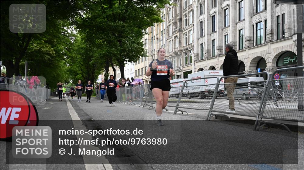 14.06.2026 - REWE Women's Run J. Mangold http://msf.ph/oto/9763980 14.06.2026 11:11:15 Ziel 5040, 5042, 5043, 5162, 5632 meine-sportfotos.de