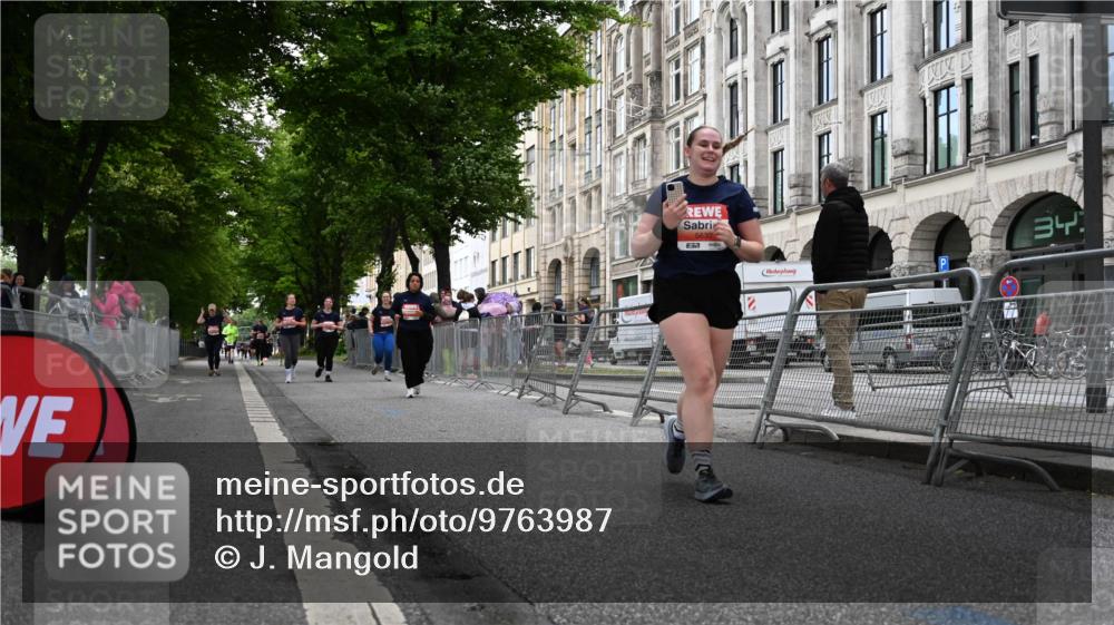 14.06.2026 - REWE Women's Run J. Mangold http://msf.ph/oto/9763987 14.06.2026 11:11:16 Ziel 5040, 5042, 5043, 5148, 5162, 5632 meine-sportfotos.de