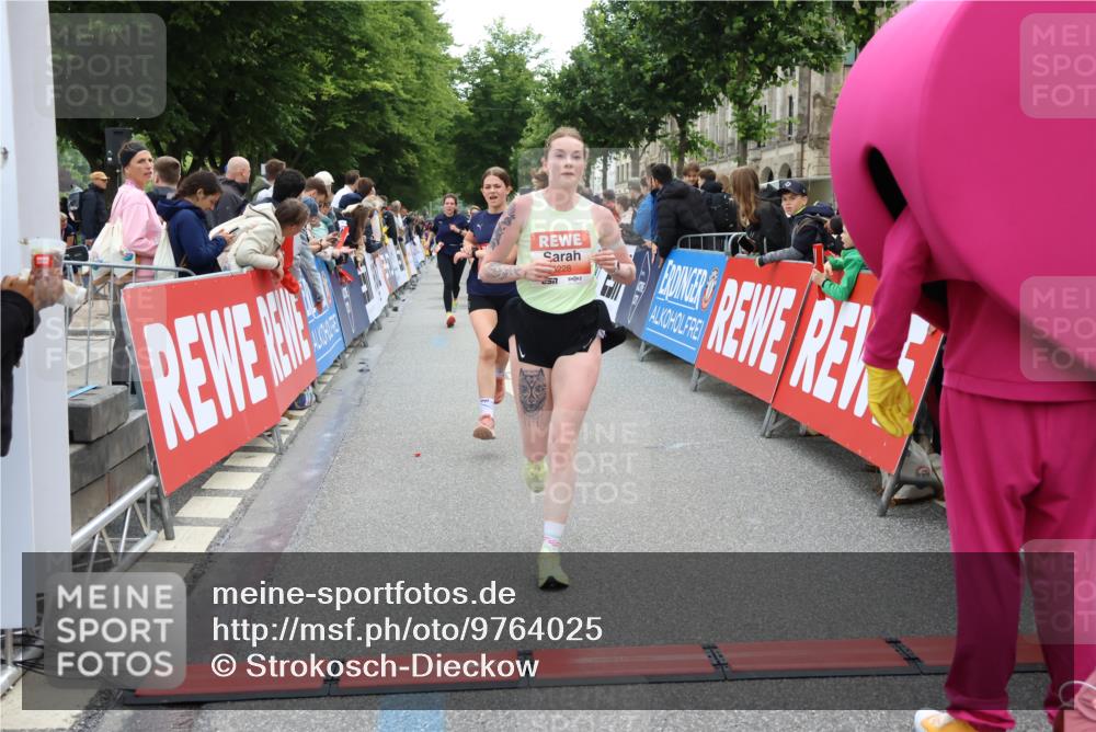 14.06.2026 - REWE Women's Run Strokosch-Dieckow http://msf.ph/oto/9764025 14.06.2026 10:57:32 Ziel 5006, 5202, 5228, 5499, 5753, 5806, 5913, 5924, 5933 meine-sportfotos.de