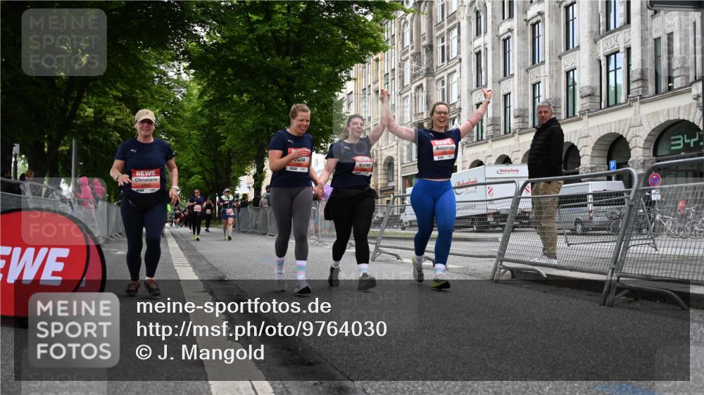 14.06.2026 - REWE Women's Run J. Mangold http://msf.ph/oto/9764030 14.06.2026 11:11:24 Ziel 5080, 5081, 5082, 5148, 5663 meine-sportfotos.de