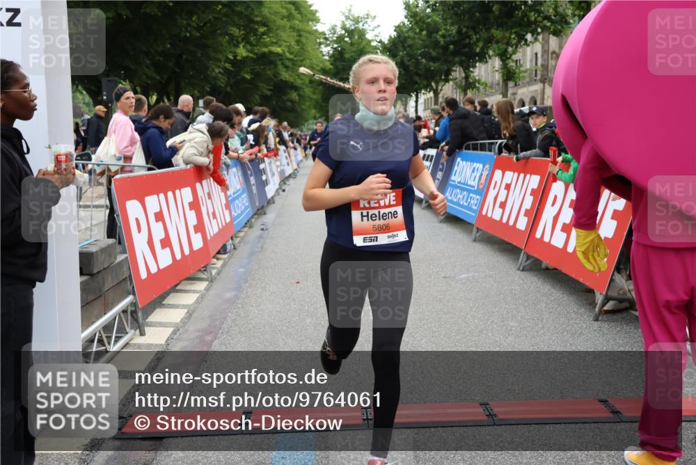 14.06.2026 - REWE Women's Run Strokosch-Dieckow http://msf.ph/oto/9764061 14.06.2026 10:57:31 Ziel 5006, 5228, 5499, 5753, 5806, 5913, 5933 meine-sportfotos.de