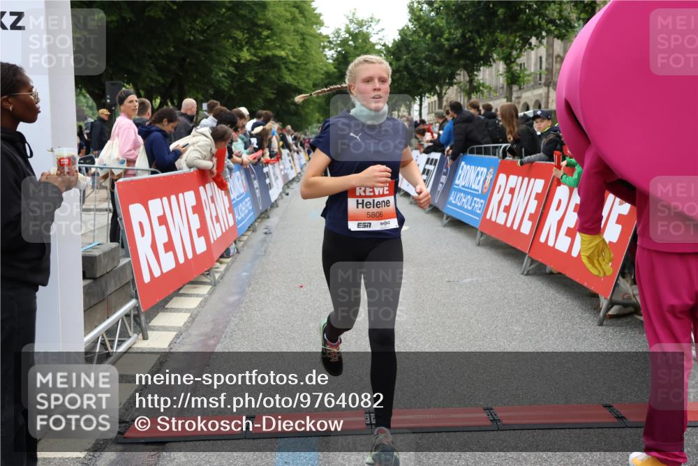 14.06.2026 - REWE Women's Run Strokosch-Dieckow http://msf.ph/oto/9764082 14.06.2026 10:57:31 Ziel 5006, 5228, 5499, 5753, 5806, 5913, 5933 meine-sportfotos.de