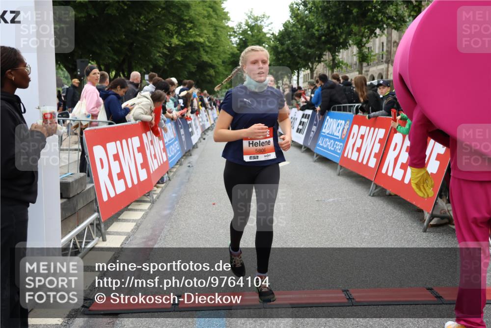 14.06.2026 - REWE Women's Run Strokosch-Dieckow http://msf.ph/oto/9764104 14.06.2026 10:57:31 Ziel 5006, 5228, 5499, 5753, 5806, 5913, 5933 meine-sportfotos.de